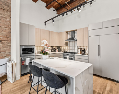 153 W Ohio Street - Photo Thumbnail 2