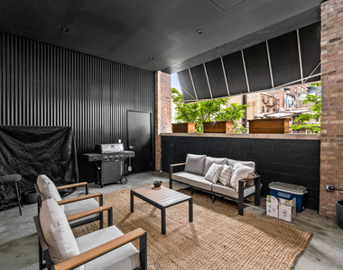 153 W Ohio Street - Photo Thumbnail 5