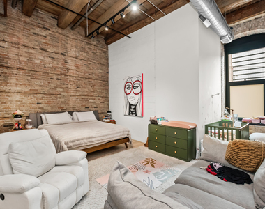 153 W Ohio Street - Photo Thumbnail 7