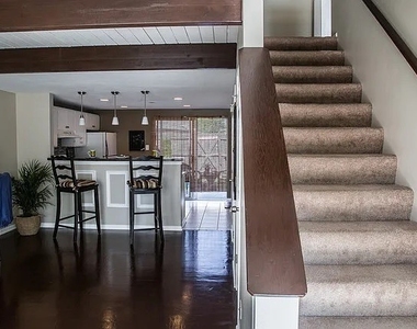 460 Meadow Hill Lane - Photo Thumbnail 3