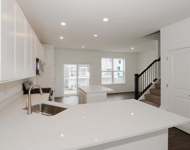 2252 Stonegate Road - Photo Thumbnail 7