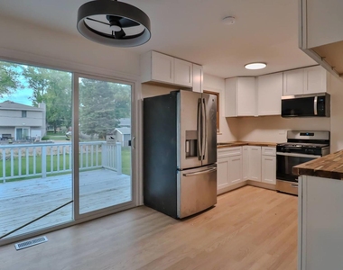 30w162 Claymore Lane - Photo Thumbnail 26