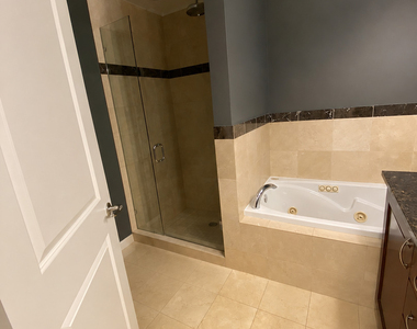 2038 W Iowa Street - Photo Thumbnail 28