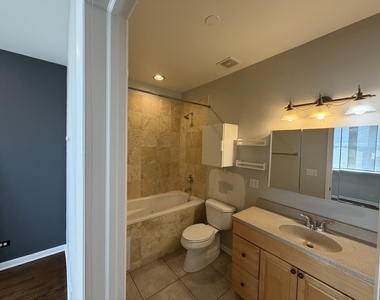 6135 N Broadway Street - Photo Thumbnail 6