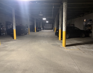6135 N Broadway Street - Photo Thumbnail 10
