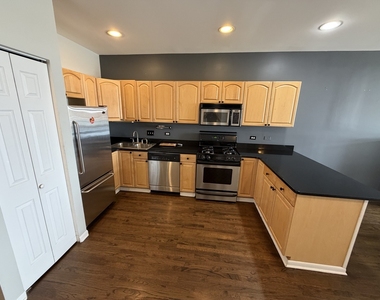 6135 N Broadway Street - Photo Thumbnail 1