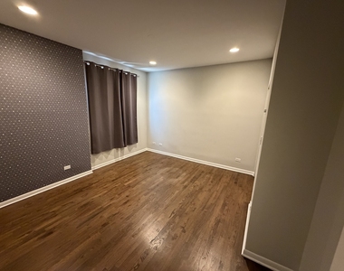 6135 N Broadway Street - Photo Thumbnail 8