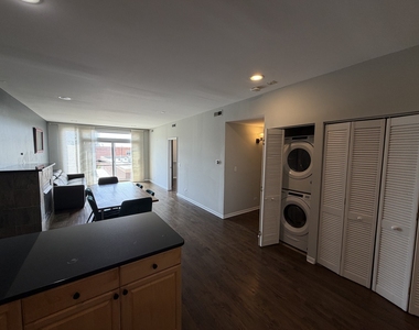 6135 N Broadway Street - Photo Thumbnail 3