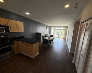 6135 N Broadway Street - Photo Thumbnail 2