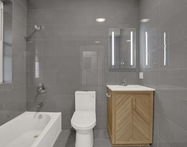 2456 N Hamlin Avenue - Photo Thumbnail 12