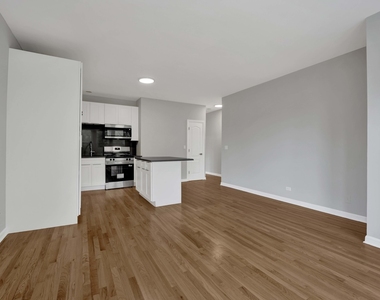 2456 N Hamlin Avenue - Photo Thumbnail 7