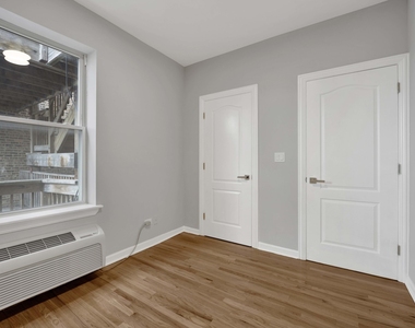 2456 N Hamlin Avenue - Photo Thumbnail 13