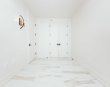 987 Willoughby Avenue - Photo Thumbnail 3