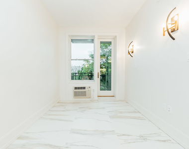 987 Willoughby Avenue - Photo Thumbnail 4