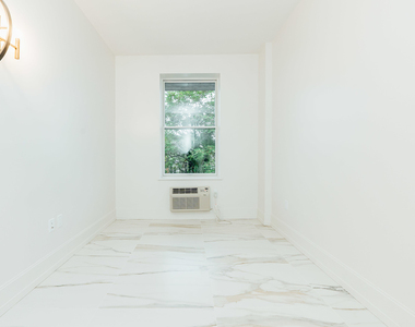 987 Willoughby Avenue - Photo Thumbnail 5