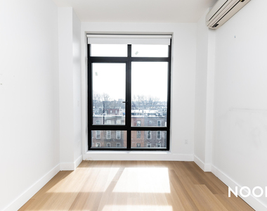 420 Gates Avenue - Photo Thumbnail 6