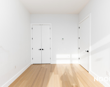 420 Gates Avenue - Photo Thumbnail 7