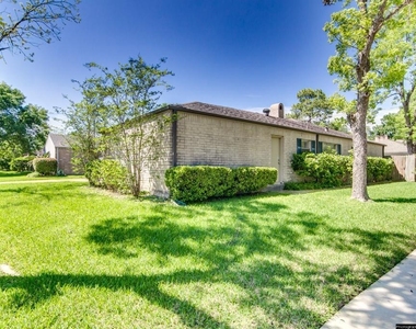 12002 Rocky Knoll Drive - Photo Thumbnail 2