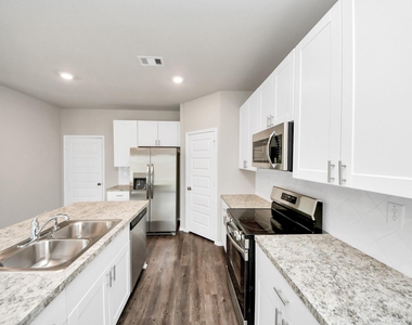 21235 Memorial Vista Drive - Photo Thumbnail 6