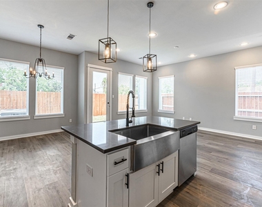 8475 Berry Brush Lane - Photo Thumbnail 2