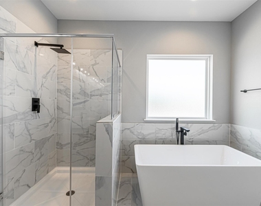 8475 Berry Brush Lane - Photo Thumbnail 18