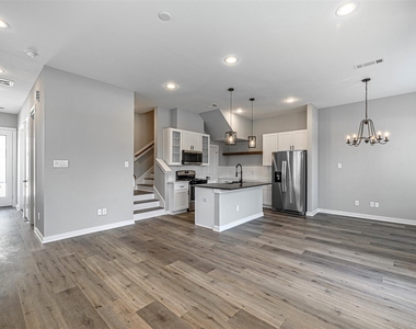 8475 Berry Brush Lane - Photo Thumbnail 3