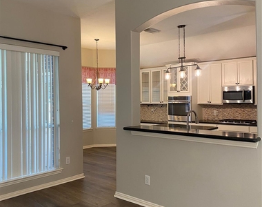 8312 Spinnaker Bay Lane - Photo Thumbnail 4