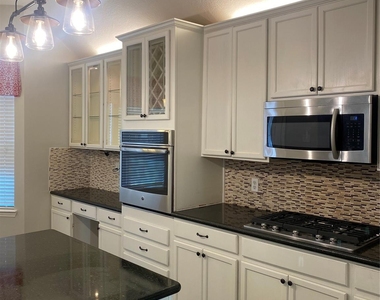 8312 Spinnaker Bay Lane - Photo Thumbnail 7