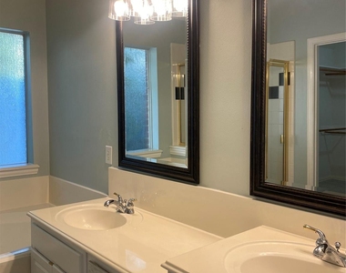 8312 Spinnaker Bay Lane - Photo Thumbnail 18
