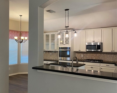 8312 Spinnaker Bay Lane - Photo Thumbnail 5
