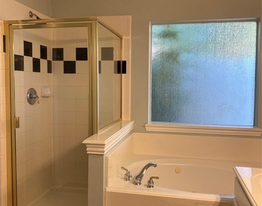 8312 Spinnaker Bay Lane - Photo Thumbnail 17