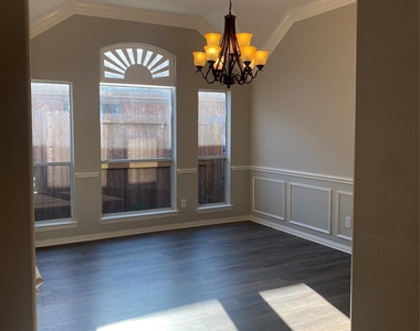 8312 Spinnaker Bay Lane - Photo Thumbnail 12