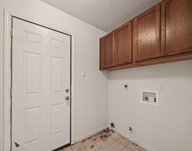 12835 Woodlite Lane - Photo Thumbnail 18