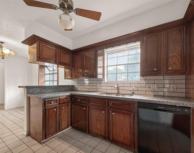 12835 Woodlite Lane - Photo Thumbnail 15