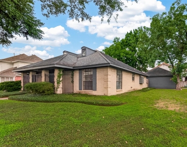 12835 Woodlite Lane - Photo Thumbnail 2