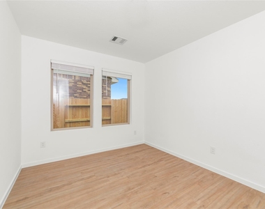 1634 Blue Cypress Drive - Photo Thumbnail 6