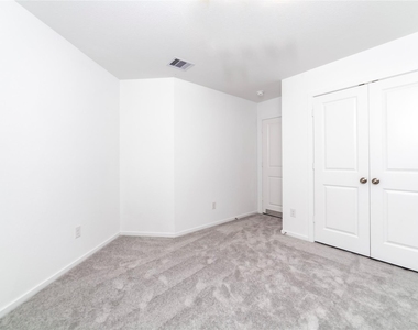 1634 Blue Cypress Drive - Photo Thumbnail 16