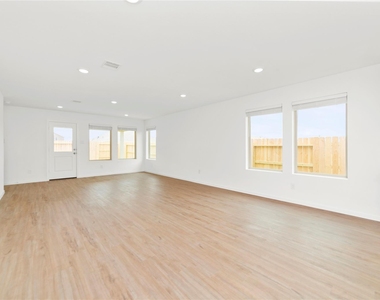 1634 Blue Cypress Drive - Photo Thumbnail 2