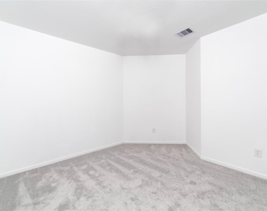 1634 Blue Cypress Drive - Photo Thumbnail 17