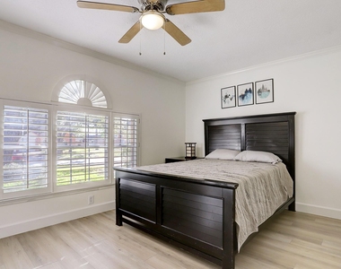 6819 Yardley Drive - Photo Thumbnail 13