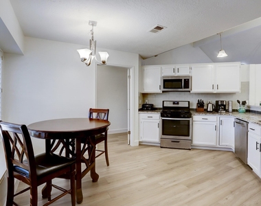 6819 Yardley Drive - Photo Thumbnail 3
