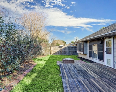 6819 Yardley Drive - Photo Thumbnail 15