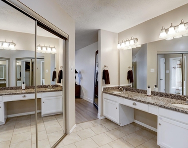 6819 Yardley Drive - Photo Thumbnail 10