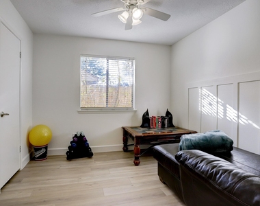 6819 Yardley Drive - Photo Thumbnail 12