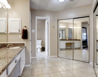 6819 Yardley Drive - Photo Thumbnail 9