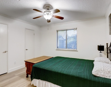 6819 Yardley Drive - Photo Thumbnail 11