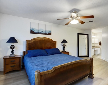 6819 Yardley Drive - Photo Thumbnail 8