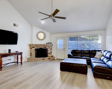 6819 Yardley Drive - Photo Thumbnail 2