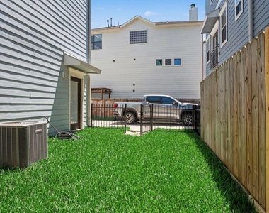 1026 W 24th Street - Photo Thumbnail 26