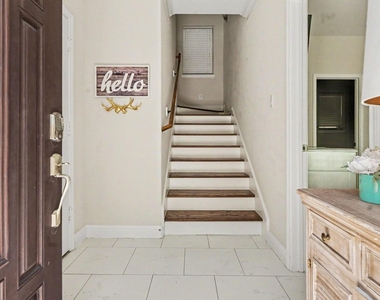 1026 W 24th Street - Photo Thumbnail 5